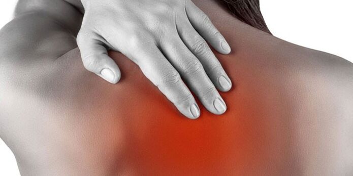 dolor entre los omóplatos con osteocondrosis torácica
