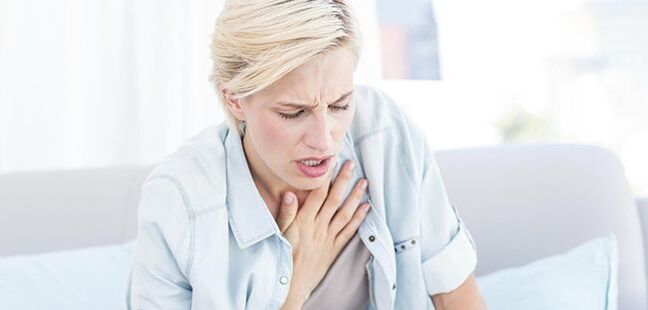 Con pleuresía, patologías cardíacas y neuralgia intercostal, el dolor debajo del omóplato izquierdo puede ir acompañado de falta de aire severa. 